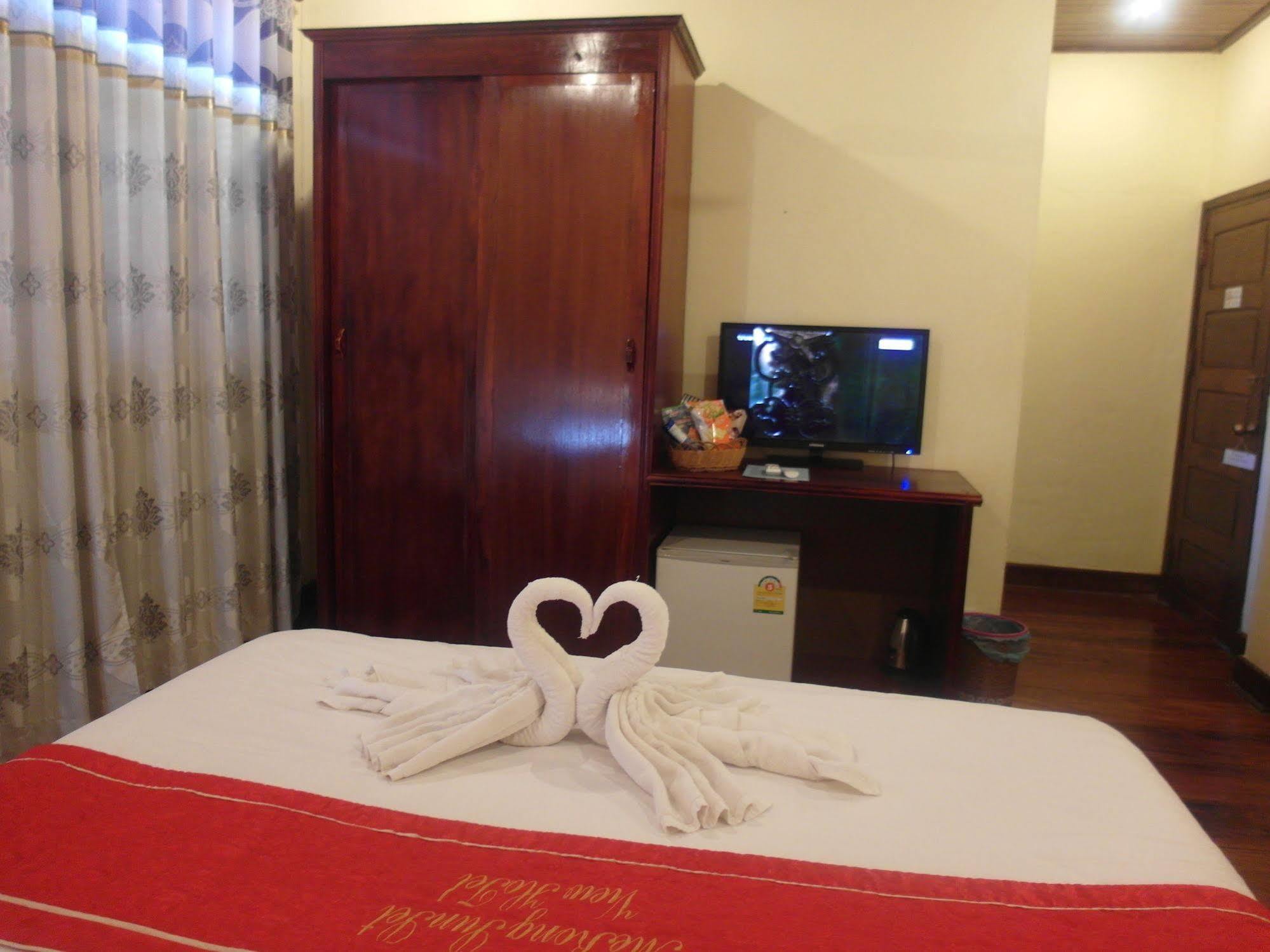Mekong Sunset View Hotel Луанг Прабанг Екстериор снимка